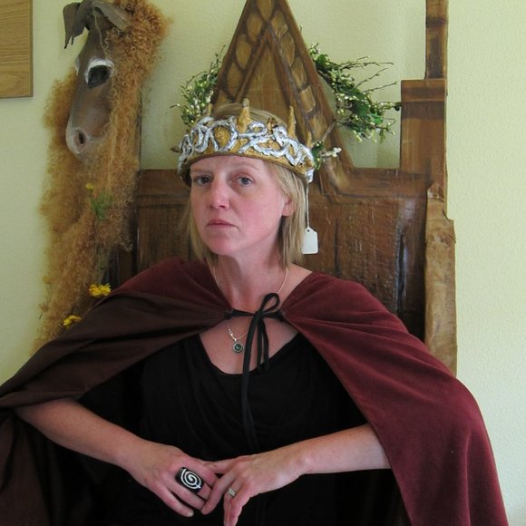 Meet your Posher, Lynne - Picture 1 of 3